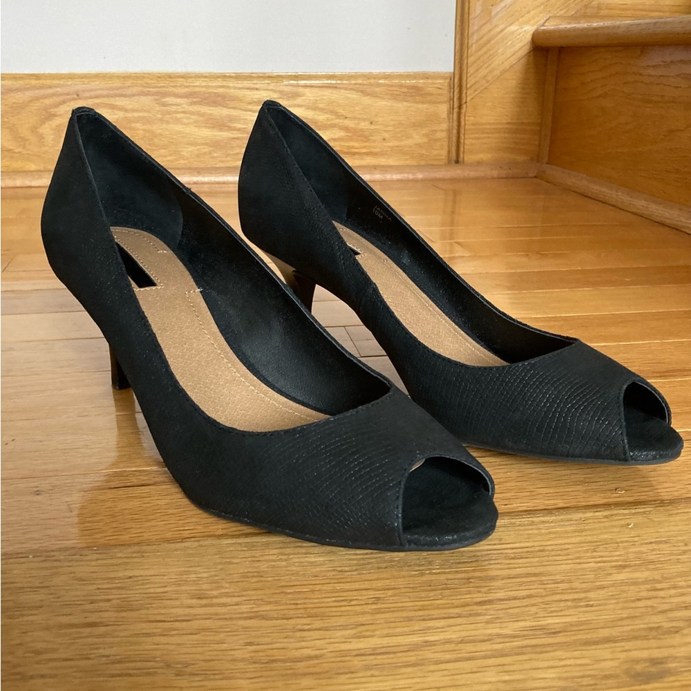 Tahari Janna Peep Toe Heel 10M